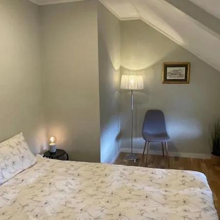 Koselig & Romslig Villaleilighet شقة