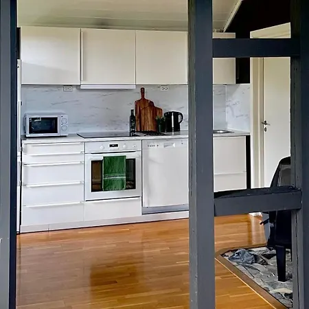 Koselig & Romslig Villaleilighet *